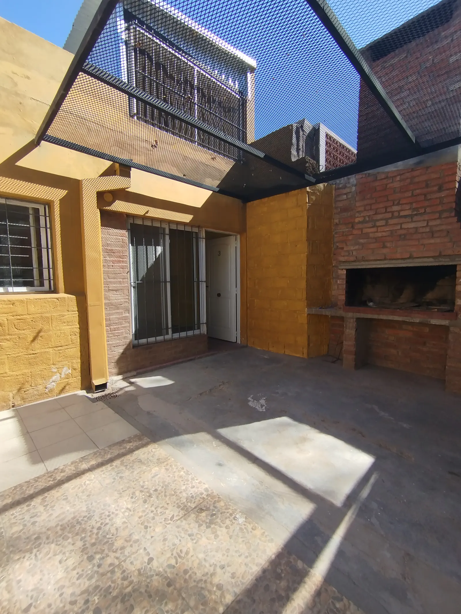 Departamento de 1 dormitorio en entrepiso en 3 de Febrero