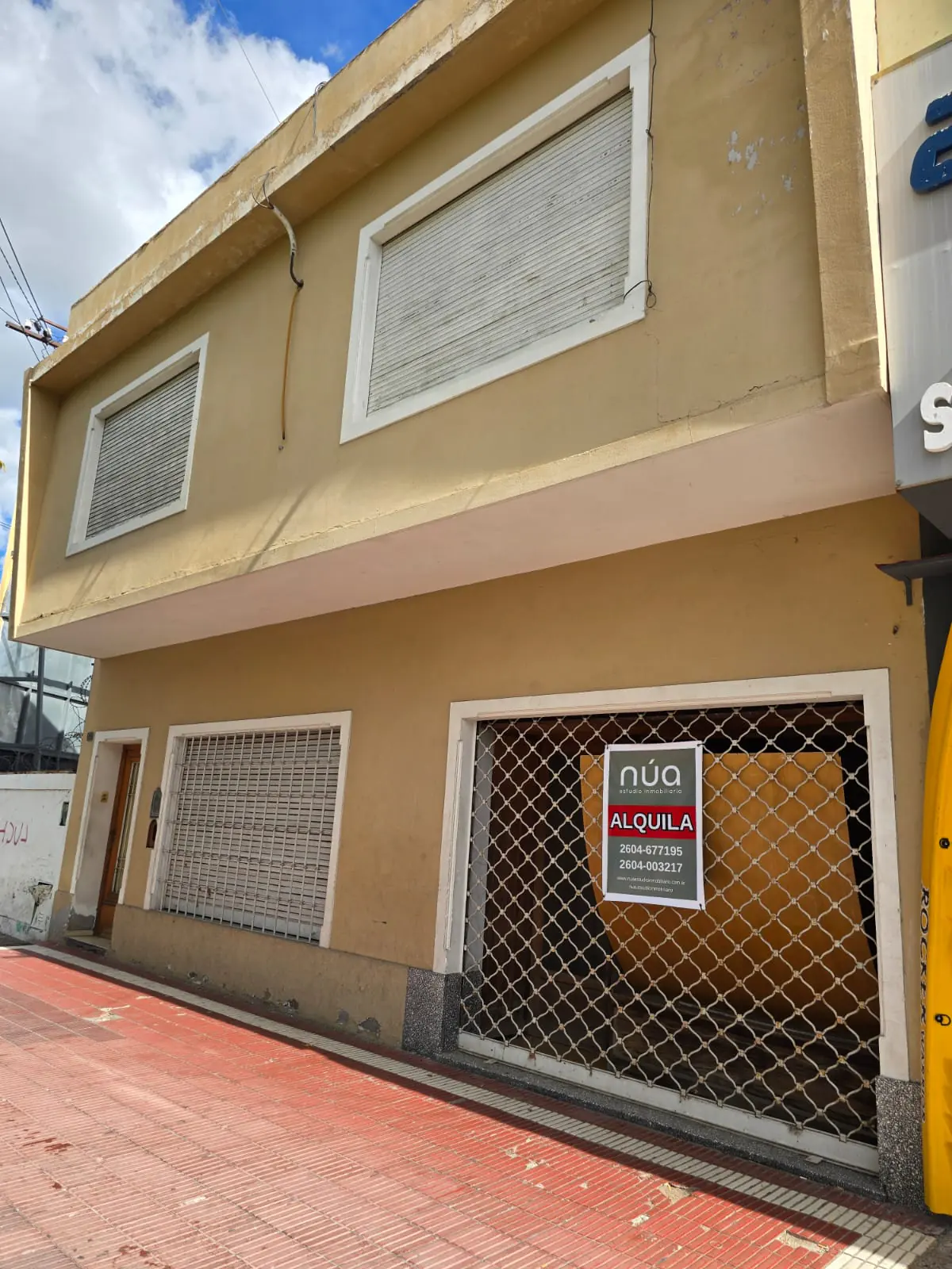 Local comercial en alquiler sobre Av. Hipólito Yrigoyen