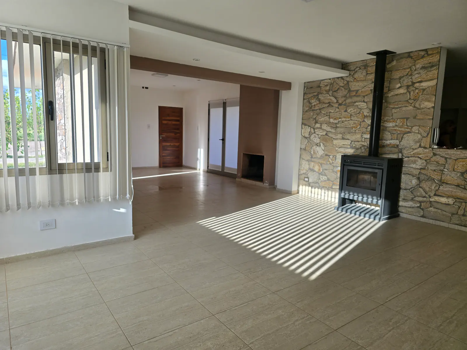 Casa moderna en venta en zona en crecimiento – Calle 20 de Junio, San Rafael